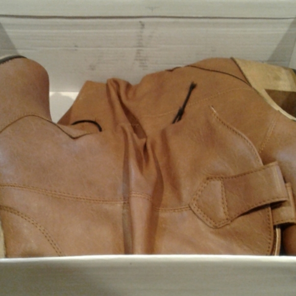 Boots - Picture 2 of 8